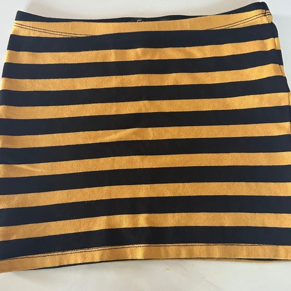 Black Gold Skirt - Picture 1 of 2